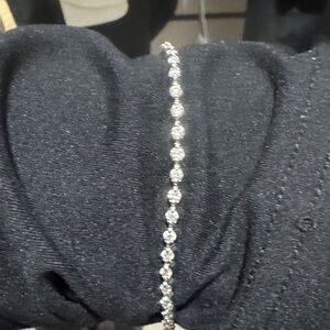 Diamond tennis bracelet in platinum